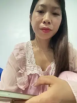 Snapshot of Mayly_lucky2 chatting on May 18, 2026, 9:53 pm Mayly lucky2 online show from May 18, 2026, 9:53 pm