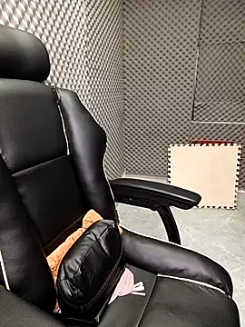 Shiny 68 online show from April 24, 2026, 1:30 am