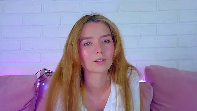 VanessaVienne online show from February 16, 2026, 4:47 pm