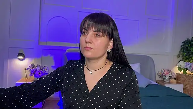  SilkyShadow  online show from February 4, 2026, 1:11 am