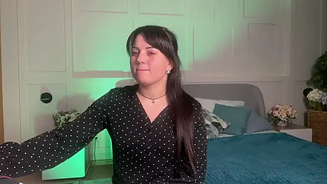  SilkyShadow  online show from April 6, 2026, 1:03 am