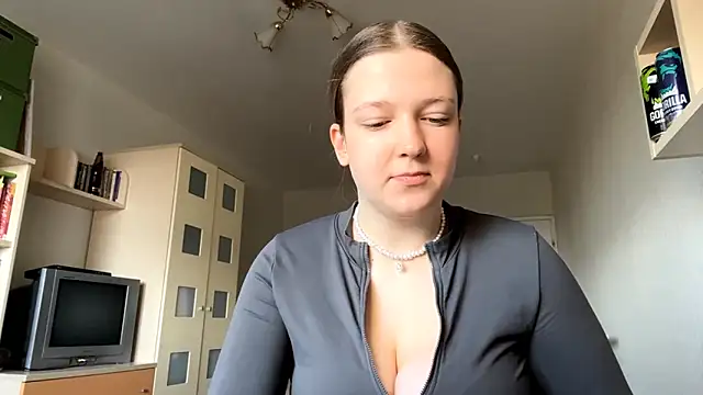 JammieMickiewicz online show from March 17, 2026, 7:33 am