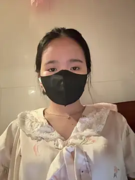 Gwen879 online show from April 15, 2026, 12:39 am