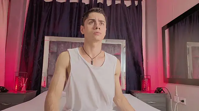 LeoMonnroe online show from February 10, 2026, 7:40 pm