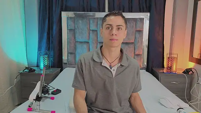 LeoMonnroe online show from February 22, 2026, 5:22 pm