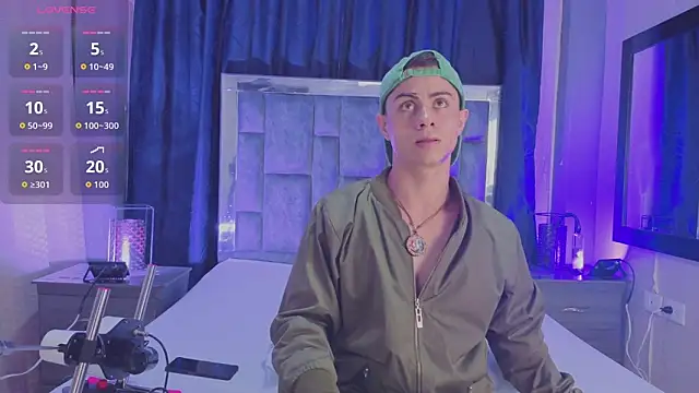 LeoMonnroe online show from April 7, 2026, 7:25 pm