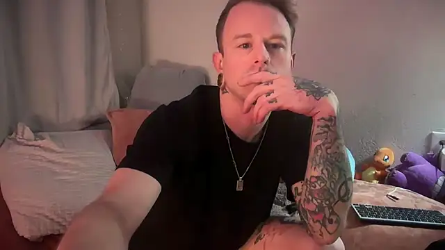 Snapshot of MickeyMoans444 chatting on January 18, 2026, 9:02 am MickeyMoans444 online show from January 18, 2026, 9:02 am