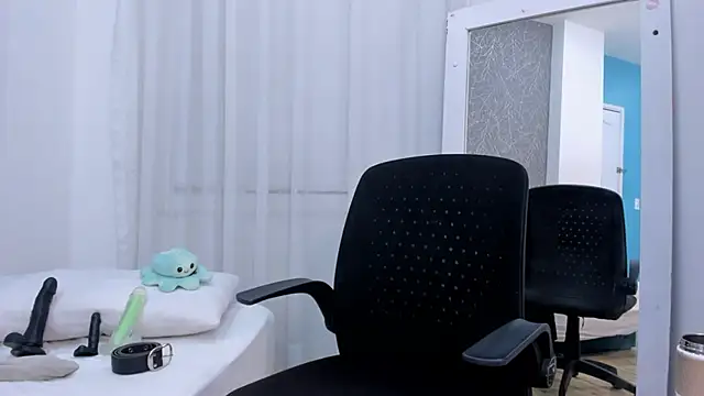 ViictoriiaSaenz online show from March 30, 2026, 4:57 am