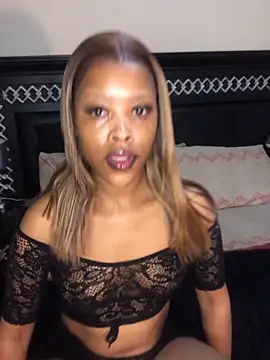 Snapshot of Littlehunie chatting on June 19, 2026, 7:28 pm Littlehunie online show from June 19, 2026, 7:28 pm