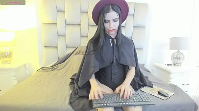 kimberly colle7 online show from February 15, 2026, 7:43 pm