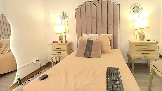kimberly colle7 online show from May 31, 2026, 2:53 am
