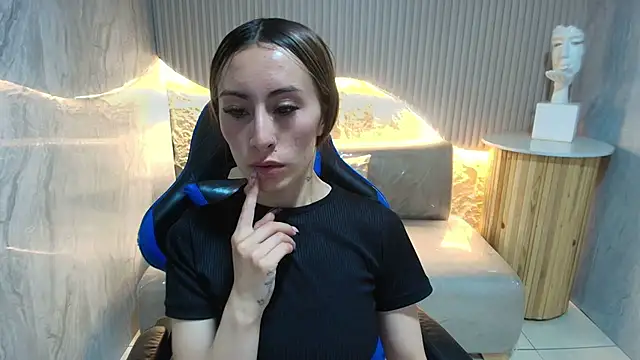 katalina r  online show from February 19, 2026, 3:24 am