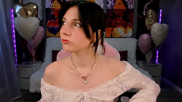 Snapshot of KikaOsterman chatting on February 13, 2026, 12:45 pm KikaOsterman online show from February 13, 2026, 12:45 pm