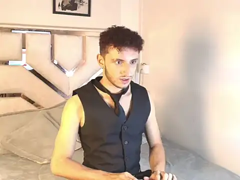 Curlystartt online show from January 12, 2026, 1:49 pm