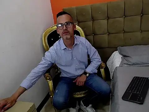 Oswalldo   online show from February 4, 2026, 3:23 am