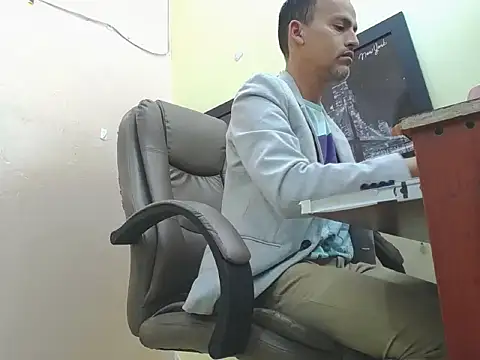 Oswalldo   online show from February 23, 2026, 11:29 am