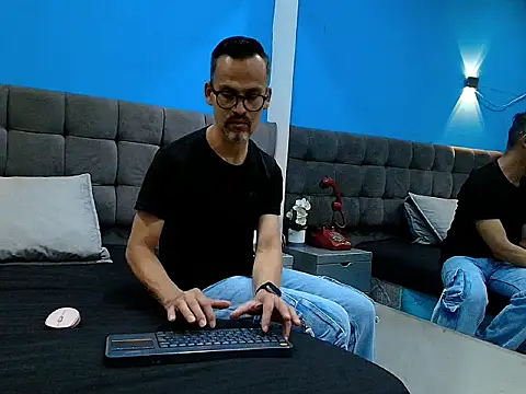 Oswalldo   online show from April 9, 2026, 11:15 am