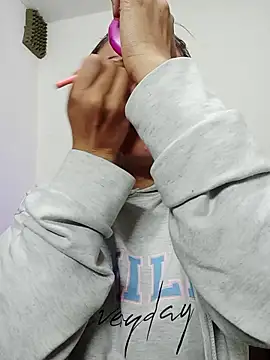 gabriela grace1 online show from February 11, 2026, 2:33 pm