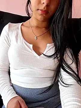 jade03  online show from February 17, 2026, 5:52 pm