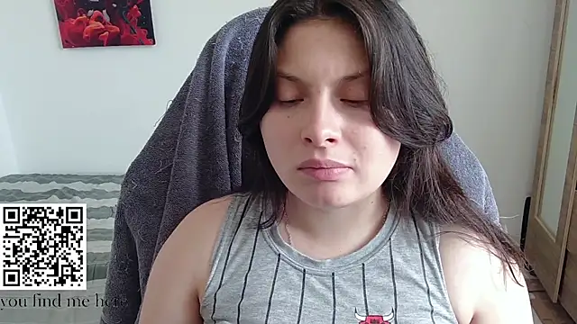 yessica gomez01 online show from April 4, 2026, 7:11 pm