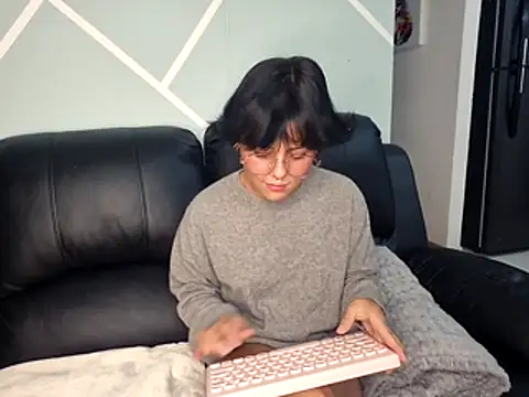 Yumicoco  online show from February 5, 2026, 3:44 am