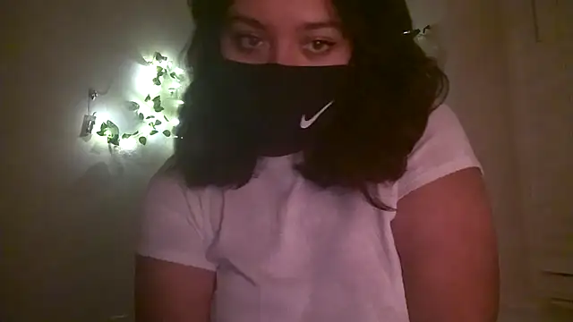 Snapshot of Lunablushh chatting on January 15, 2026, 3:11 am Lunablushh online show from January 15, 2026, 3:11 am