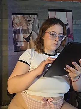 Snapshot of Mia_Franklyn chatting on February 3, 2026, 11:43 pm Mia Franklyn online show from February 3, 2026, 11:43 pm