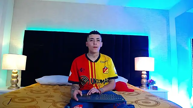 Raven Cox online show from January 12, 2026, 5:23 am