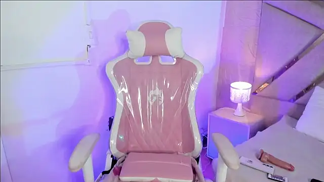 gemma roberts  online show from February 23, 2026, 1:36 am