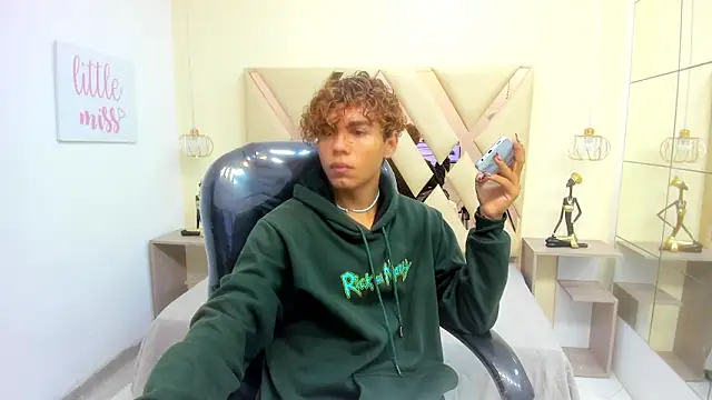 Anyelo Twink online show from February 15, 2026, 1:09 pm