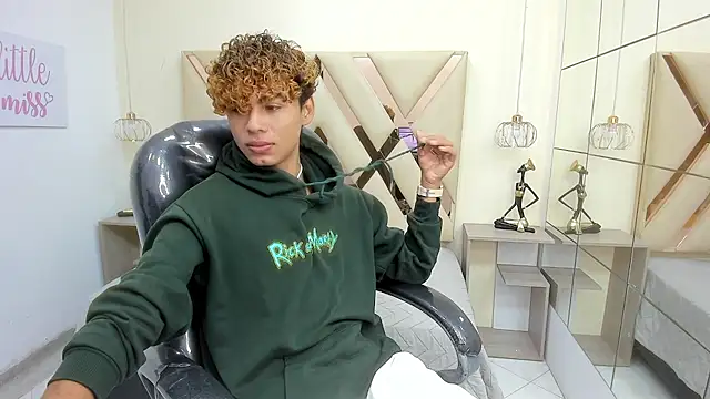 Anyelo Twink online show from March 3, 2026, 7:53 pm