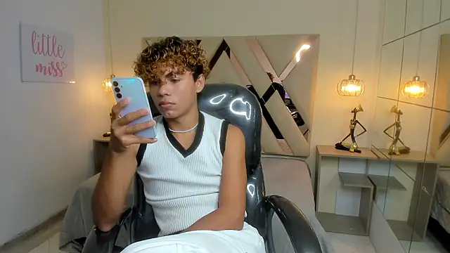 Anyelo Twink online show from March 10, 2026, 8:47 pm