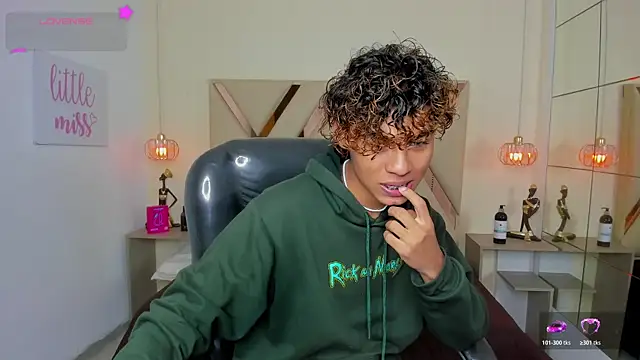 Anyelo Twink online show from June 18, 2026, 4:57 am
