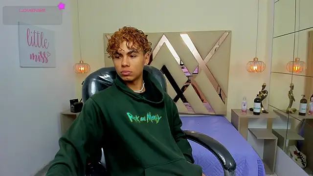 Anyelo Twink online show from July 19, 2026, 4:38 am