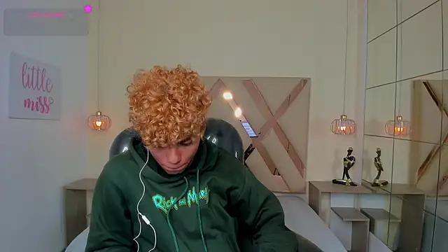 Anyelo Twink online show from July 24, 2026, 4:32 am