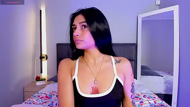 Snapshot of lilith_petit_ chatting on February 20, 2026, 1:22 pm lilith petit online show from February 20, 2026, 1:22 pm