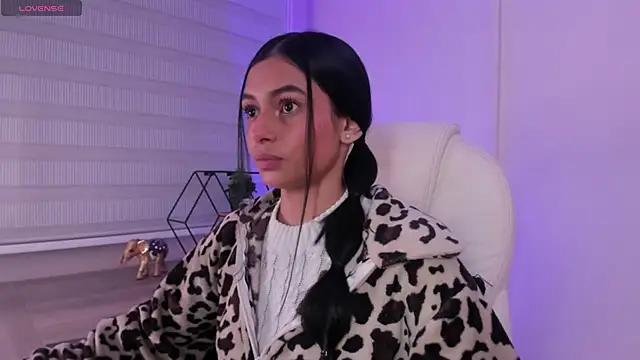 lilith petit  online show from April 8, 2026, 12:49 pm