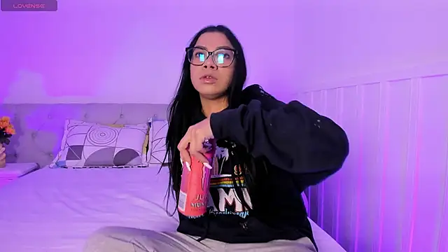 Snapshot of Little_Lexyy chatting on February 8, 2026, 3:54 am Little Lexyy online show from February 8, 2026, 3:54 am