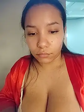 soffi joness23 online show from April 17, 2026, 6:11 pm