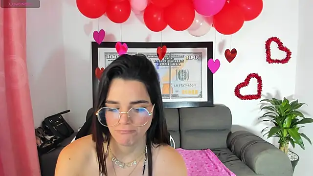 LucianaMoreau online show from February 17, 2026, 11:44 pm