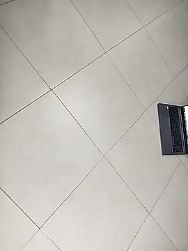 PrettyBottom1 online show from January 14, 2026, 2:28 am