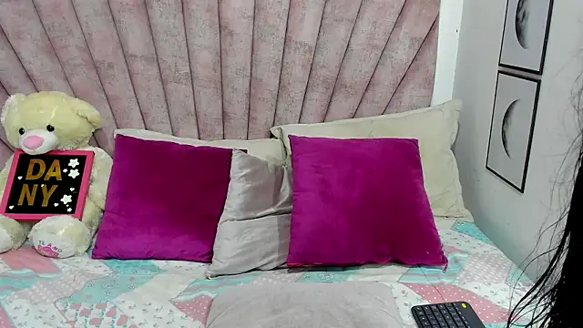 Snapshot of danibellucii_ chatting on February 25, 2026, 3:38 am danibellucii online show from February 25, 2026, 3:38 am