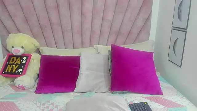 danibellucii  online show from March 12, 2026, 3:01 am