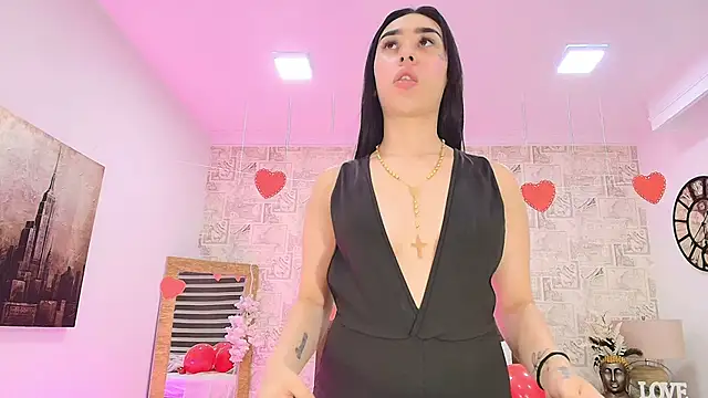 emily clarkk  online show from February 10, 2026, 7:18 pm