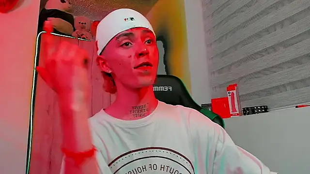 Snapshot of Maiky_Cooper01 chatting on January 15, 2026, 1:32 am Maiky Cooper01 online show from January 15, 2026, 1:32 am