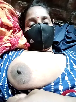 Snapshot of Shivanisingh4 chatting on April 24, 2026, 8:28 am Shivanisingh4 online show from April 24, 2026, 8:28 am