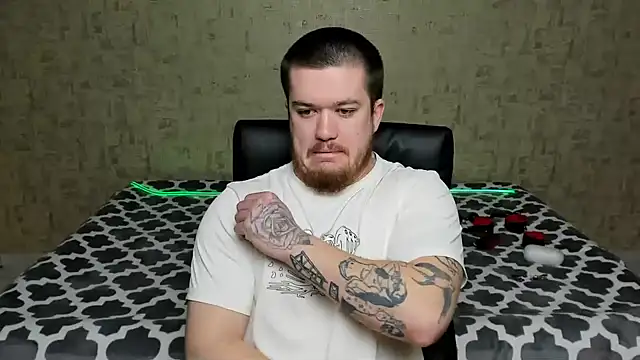 Snapshot of Well_boy chatting on April 4, 2026, 4:22 am Well boy online show from April 4, 2026, 4:22 am