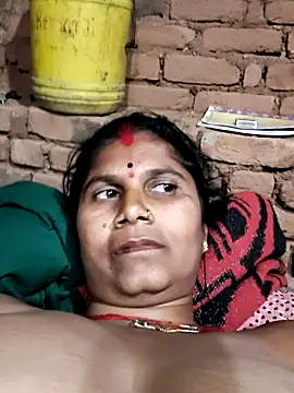 Hot di97 online show from February 9, 2026, 3:27 pm