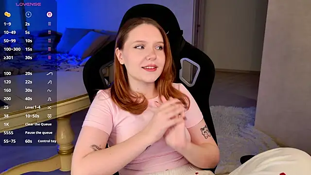 Snapshot of YouHoldMe chatting on March 6, 2026, 6:15 pm YouHoldMe online show from March 6, 2026, 6:15 pm