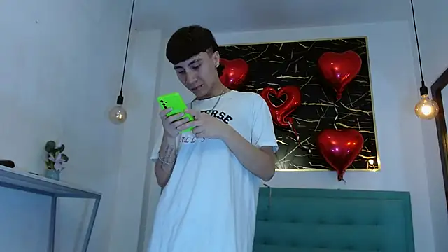 XanderGrey8 online show from February 18, 2026, 7:32 pm